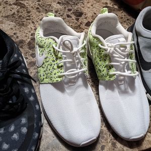 Nike roshe sneakers